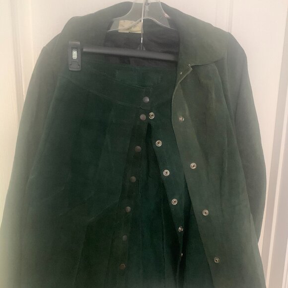 Suede suit - Picture 1 of 11